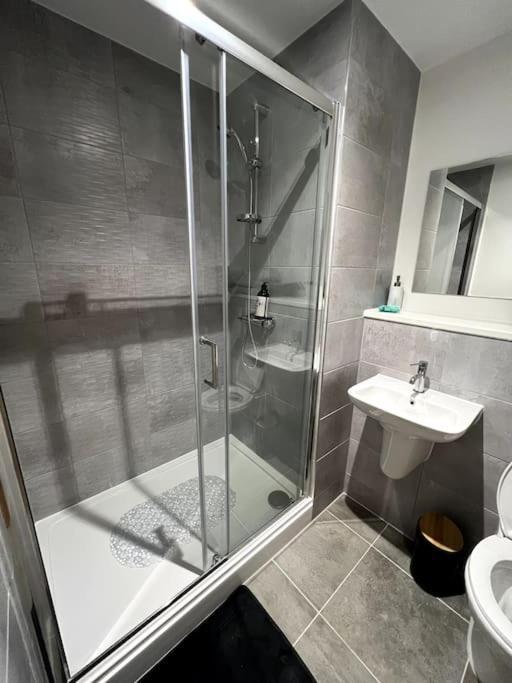 Luxurious City View Apartment In Salford 曼彻斯特 外观 照片