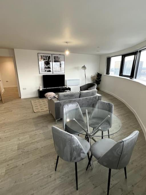 Luxurious City View Apartment In Salford 曼彻斯特 外观 照片
