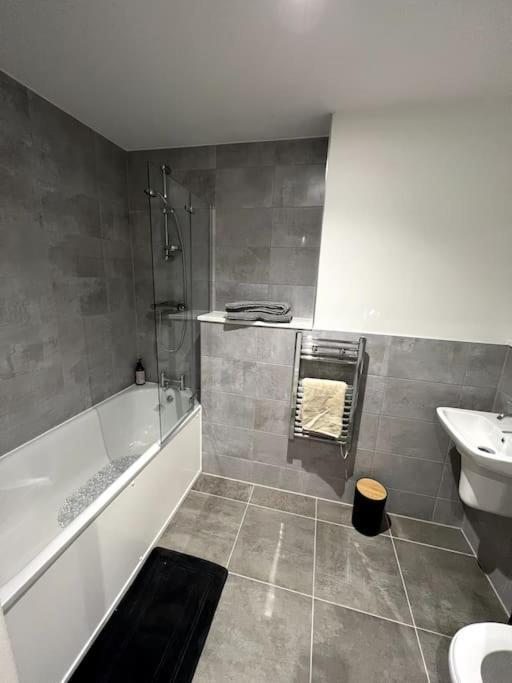 Luxurious City View Apartment In Salford 曼彻斯特 外观 照片